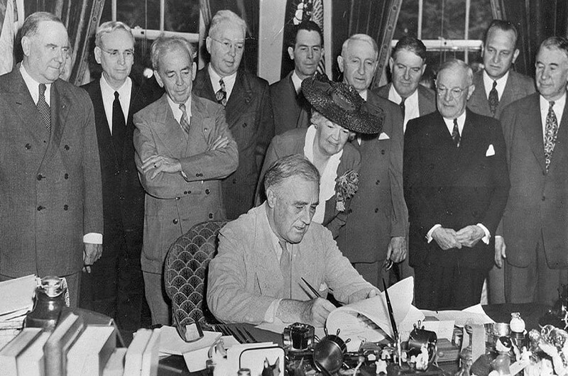 President Franklin Roosevelt signs the GI Bill